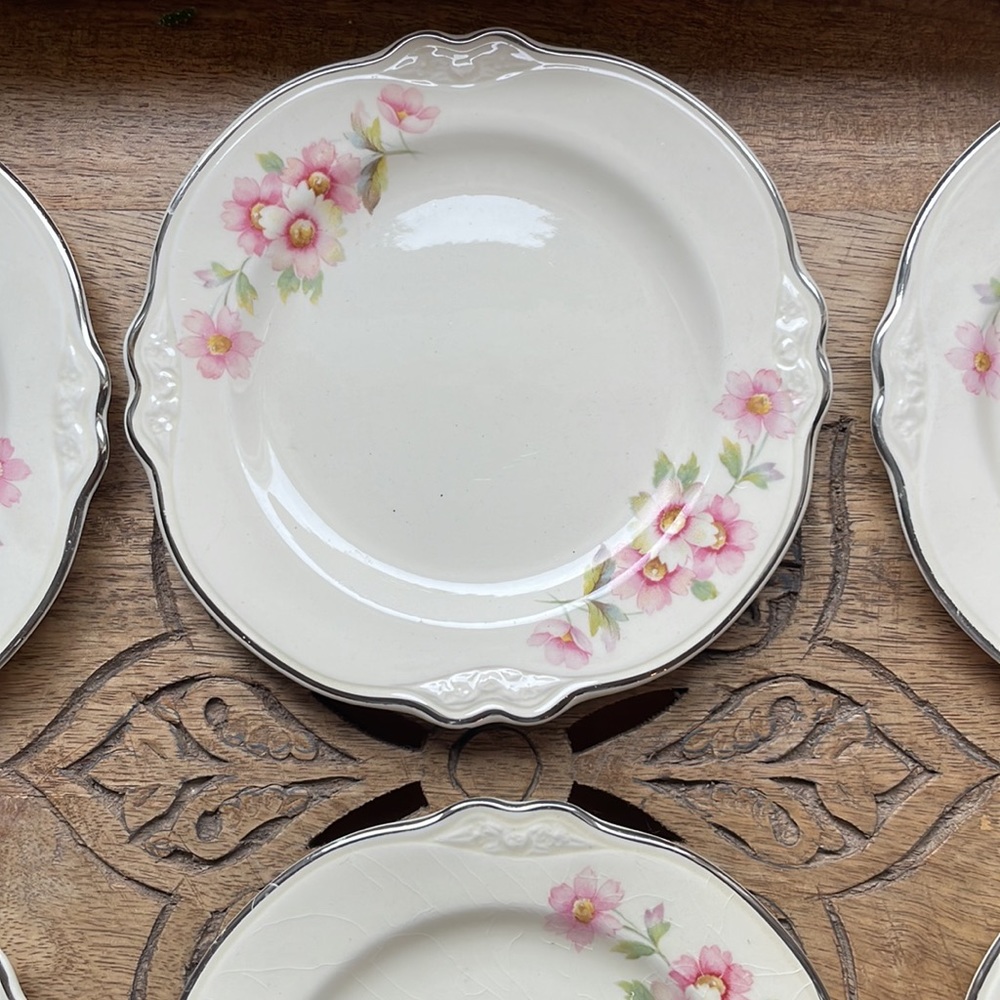 🌸Set of 6 Vintage Style Dessert Plates! Pretty delicate rose pattern 🌸 - Picture 7 of 16